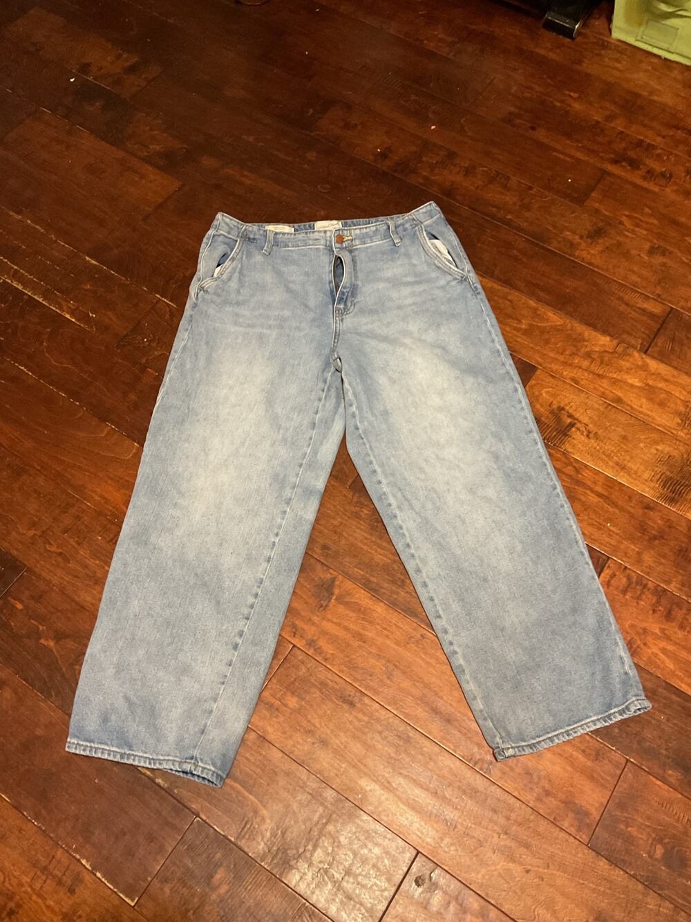 Universal Thread Good Co Womens Wide Leg jeans - Sz 14/32R